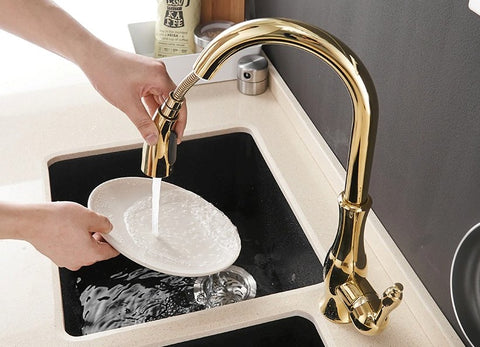 Gold Kitchen Tap with Pull-Out Flexible Spray