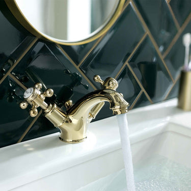 brushed_brass_mono_basin_tap_GB7